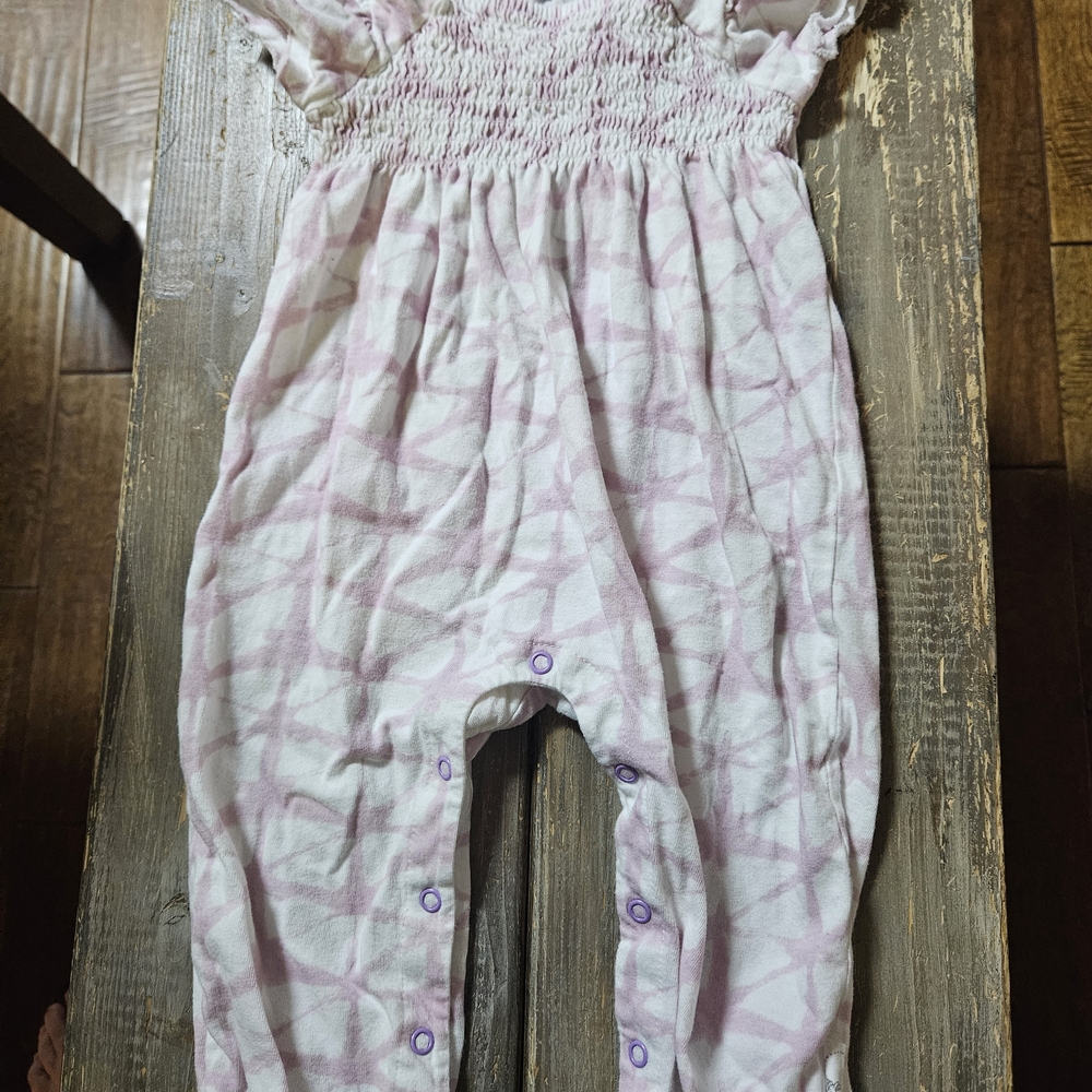 💝💝5/$25💝💝Burt's Bees Baby Pastel Pink Patterned Romper